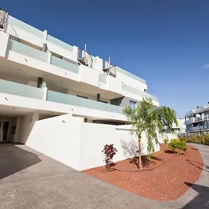 https://ocean-paradise-1-la-tejita-few-meters-from-the-beach.adeje-hotels.com