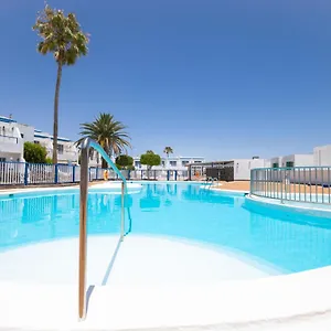 Atalaya Ground Floor Poolside Apartment Puerto del Carmen (Lanzarote)